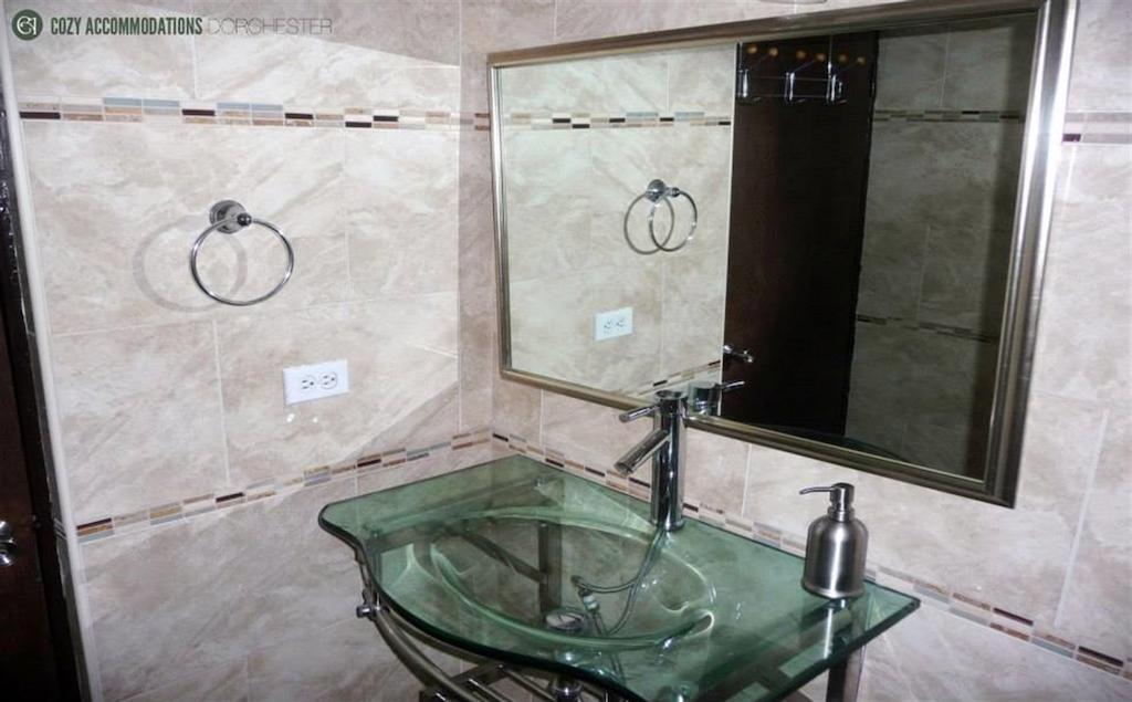 Cozy Accommodations - Dorchester City Line Кингстон Номер фото