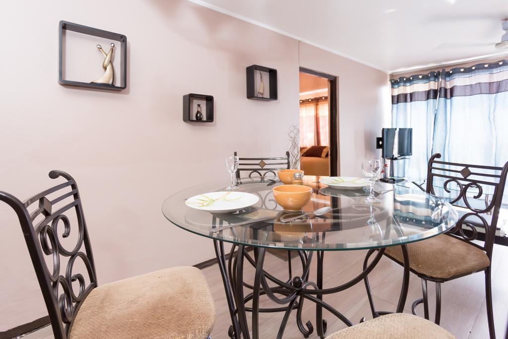 Cozy Accommodations - Dorchester City Line Кингстон Экстерьер фото