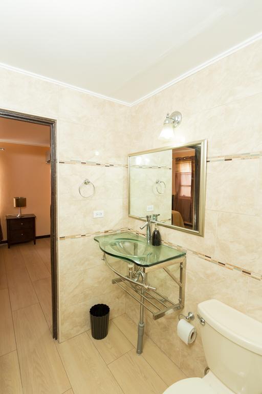 Cozy Accommodations - Dorchester City Line Кингстон Экстерьер фото