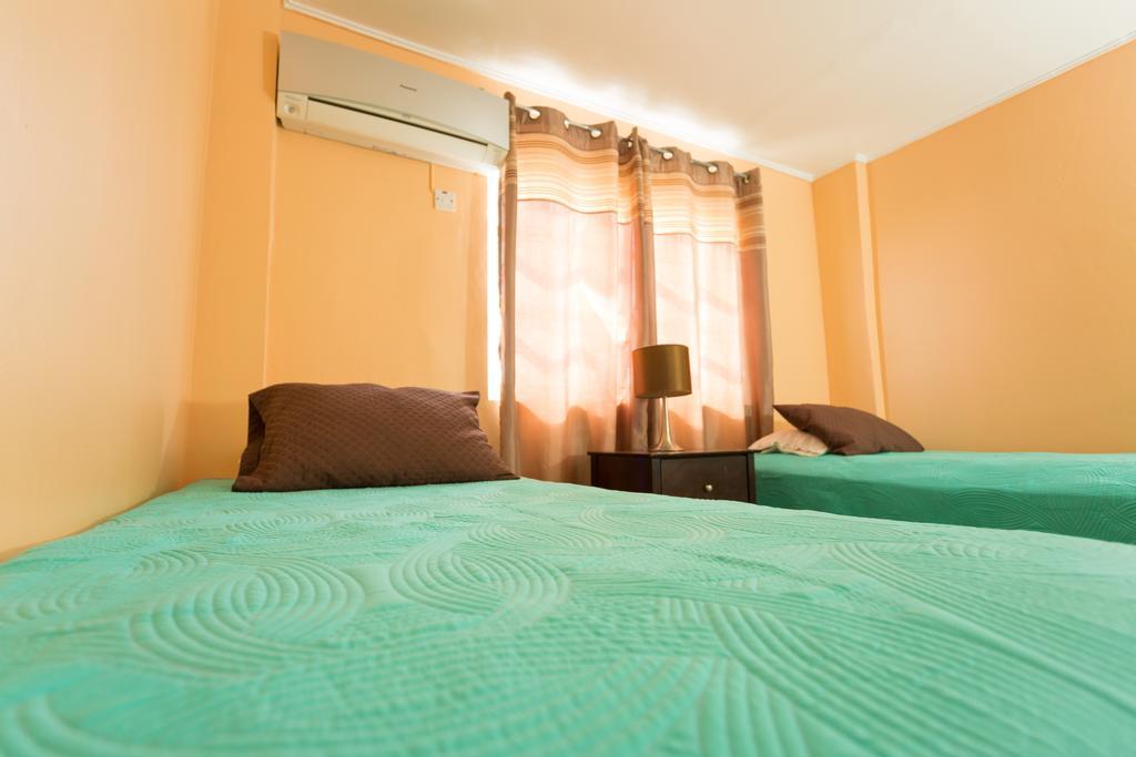 Cozy Accommodations - Dorchester City Line Кингстон Экстерьер фото